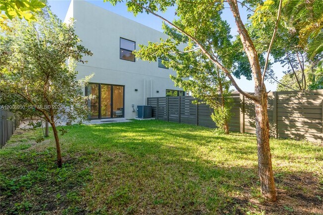 Building Photo - 2889 SW 33rd Ave