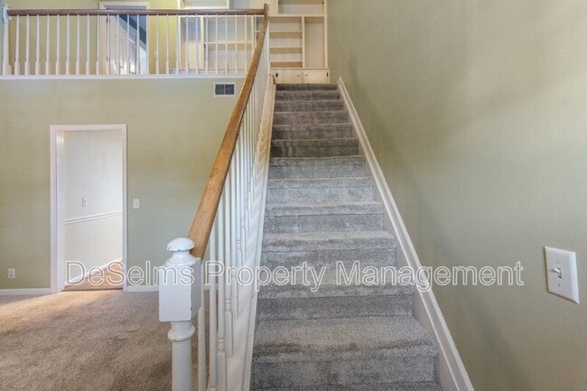 Building Photo - 208 Cottage Pl