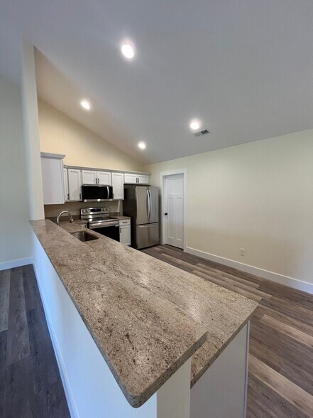 Building Photo - 1825 Kim Watt Dr