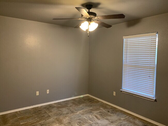 Building Photo - Beautiful duplex in Cooper School District!