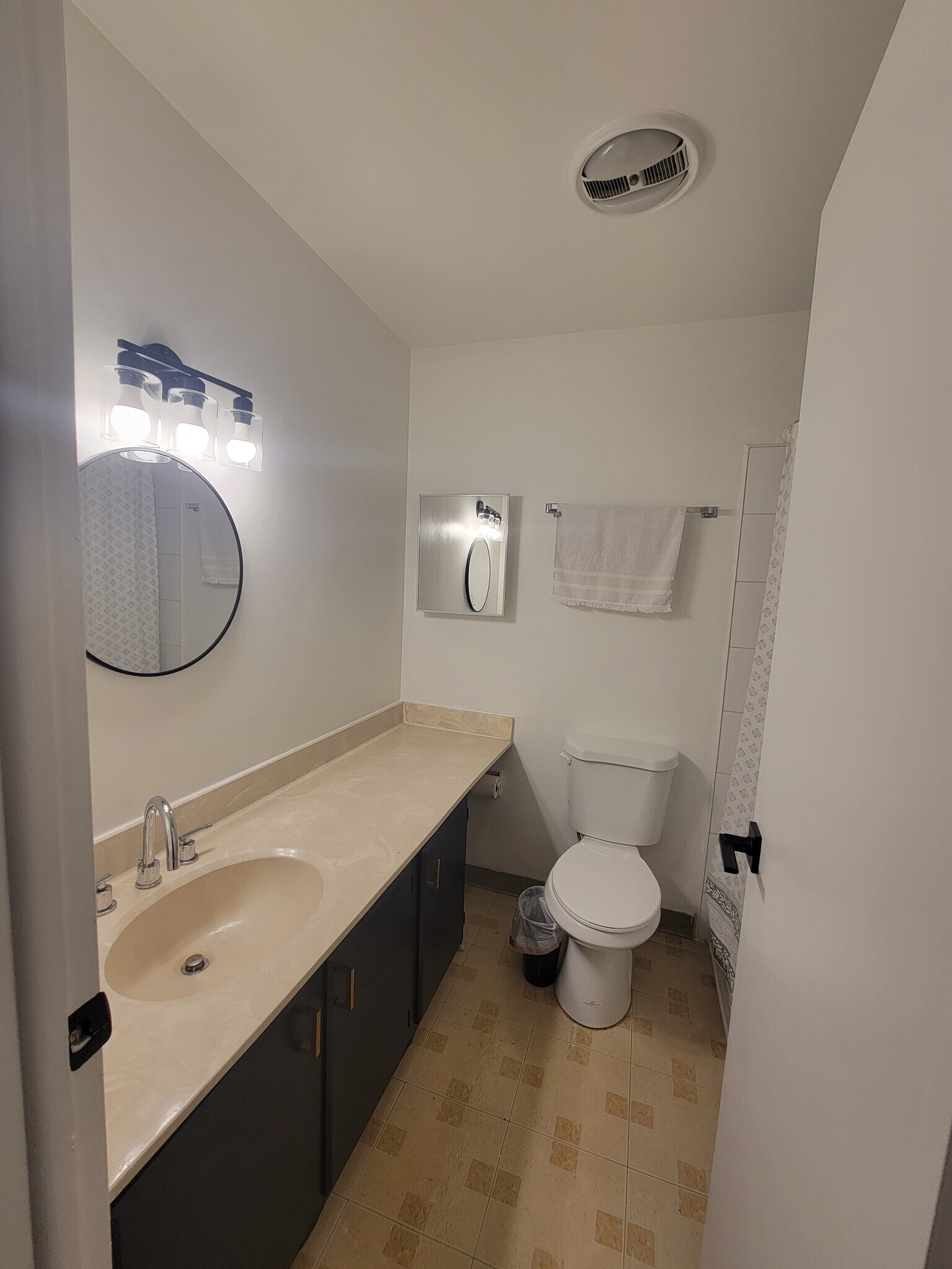 Full Bath - 5450 Astor Ln
