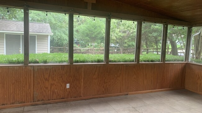 Building Photo - 11106 Knight Castle Dr