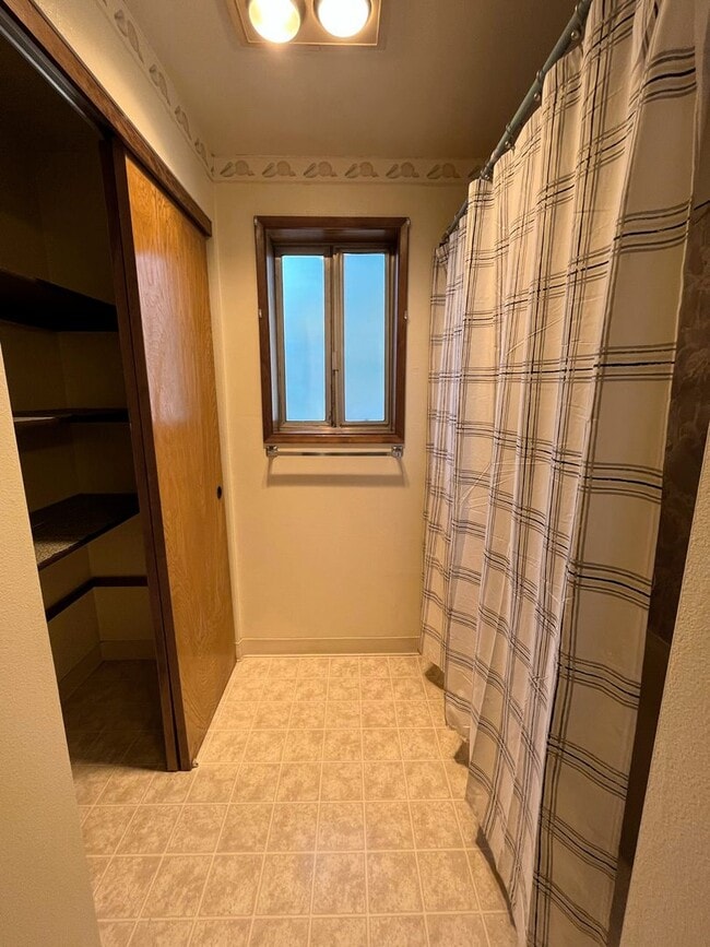 Building Photo - howad01