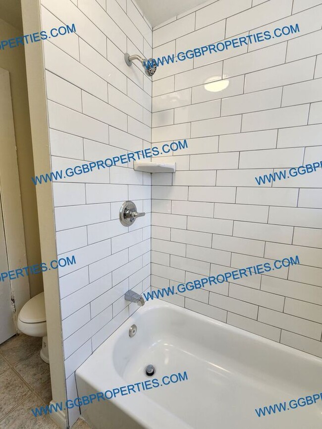 Building Photo - **Move In Special** Charming 3 Bedroom / 2...