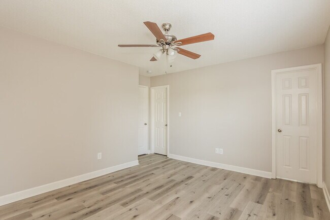 Building Photo - 4834 Hopewood Ln