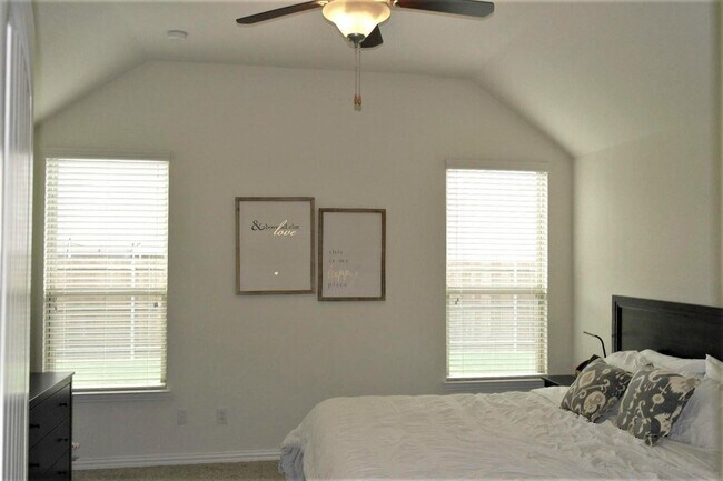 Building Photo - 822 Blackhawk Dr