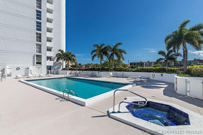 Building Photo - 3901 S Flagler Dr