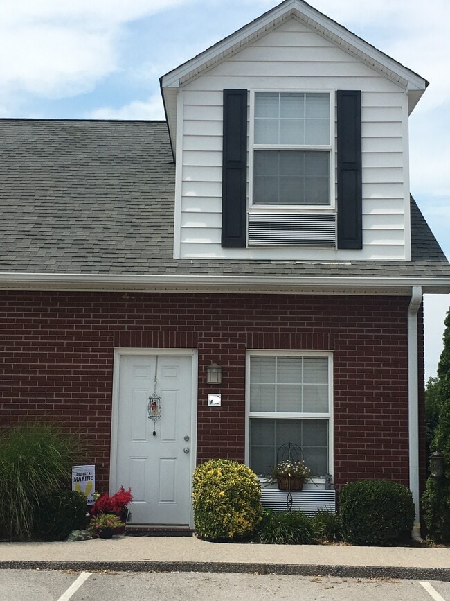 Building Photo - 72 Center Town Dr