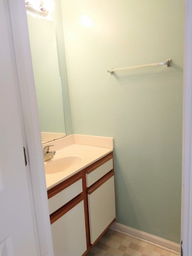 Building Photo - 63 Pirates Cove Dr