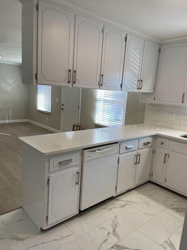 Building Photo - 752