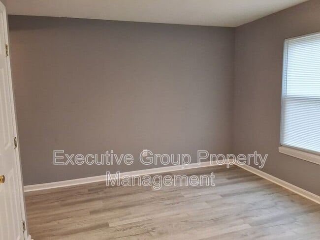 Building Photo - 1115 Crowne Pointe Dr