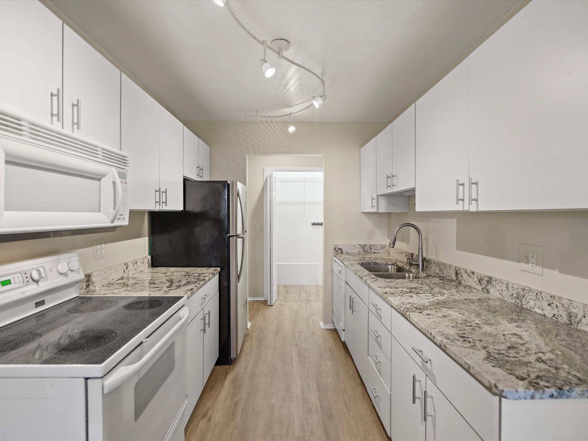Building Photo - 26656 Farmbrook Villa Dr