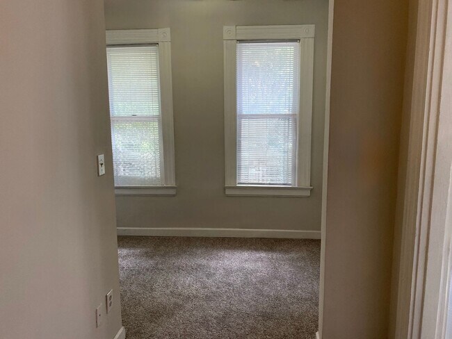 Building Photo - NOW LEASING FOR FALL ‘26