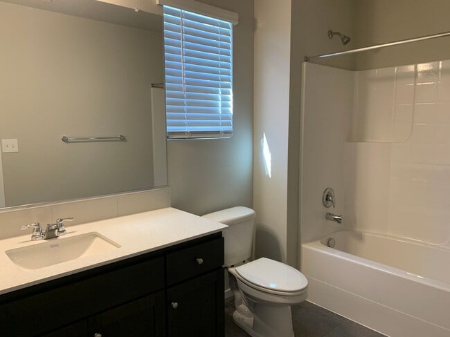 Building Photo - GORGEOUS 5BD, 3BA, 2-CAR GARAGE! AMENITIES...