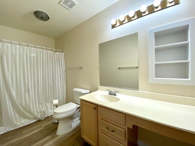 Building Photo - 10038 Silverbrook Pl