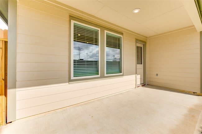 Building Photo - 30507 Carter Cv