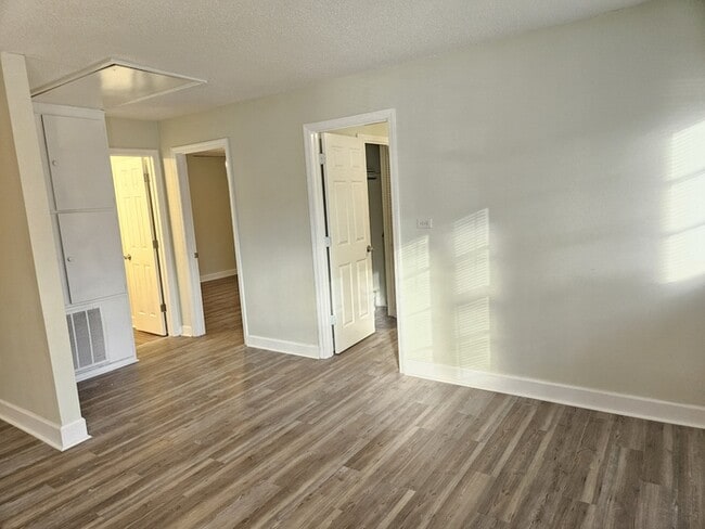 Building Photo - 1445 Pine Spring Dr