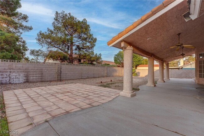 Building Photo - 8608 Highacre Dr