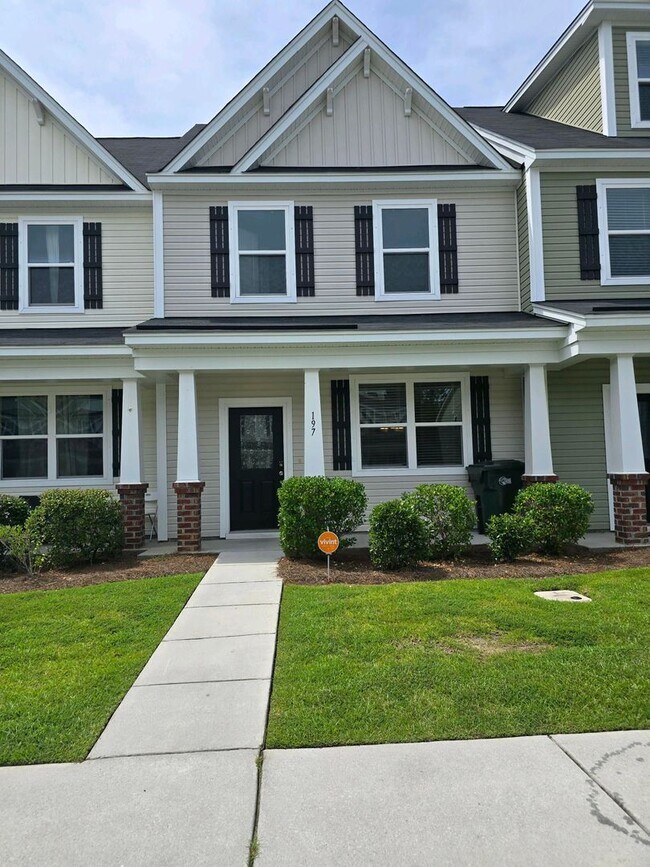 Building Photo - Charming 3-Bedroom Home with Community Poo...