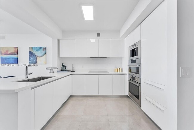 Building Photo - 300 Sunny Isles Blvd