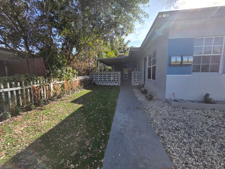 Building Photo - 898 NE 40th St