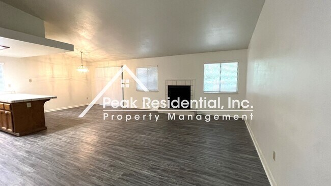 Building Photo - Very Nice 3bd/2ba Citrus Heights Home with 2 Car Garage - Must See!