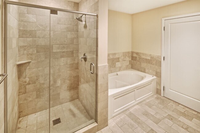 Building Photo - 1125 Maxwell Ln