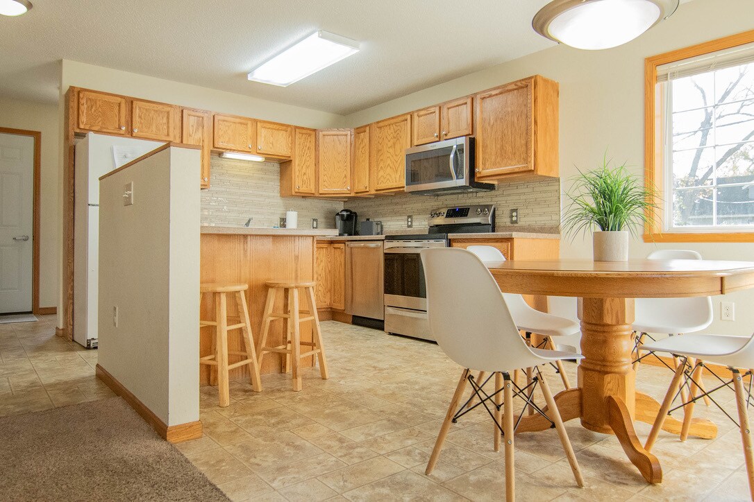 Kitchen and dining room - 129 16th St S