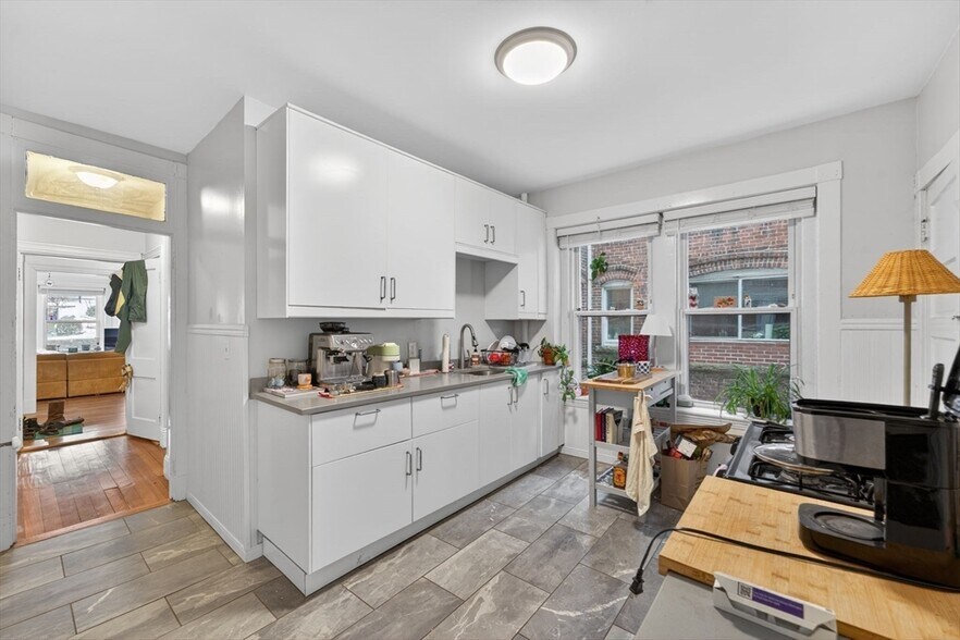 Building Photo - 811 Washington St