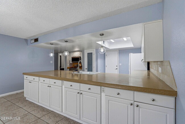 Building Photo - 6141 Sierra Valle Ln