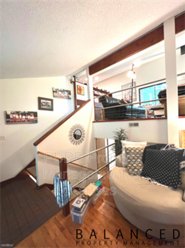 Building Photo - 4870 SW Skyline Pkwy