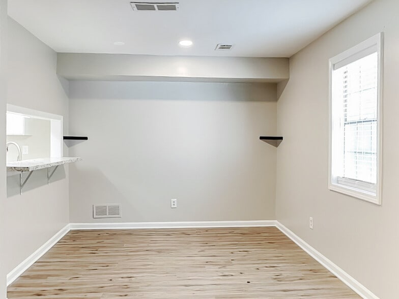 Building Photo - 5022 Hawthorne Ct