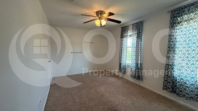 Building Photo - 905 Cedar Creek Dr