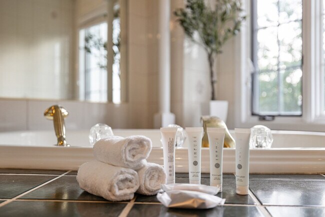 Building Photo - 321 Museum Village Rd