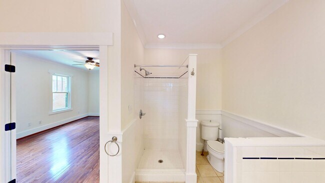 Building Photo - 2320 Chesterfield Ave