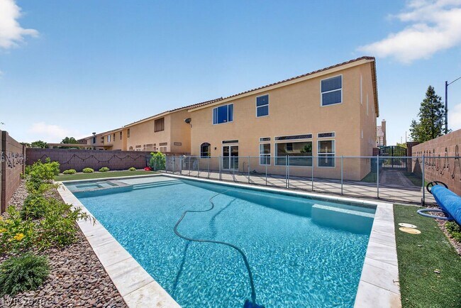 Building Photo - 9610 Twin Rivers Ct