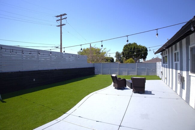 Building Photo - 660 Sunnyside Ave