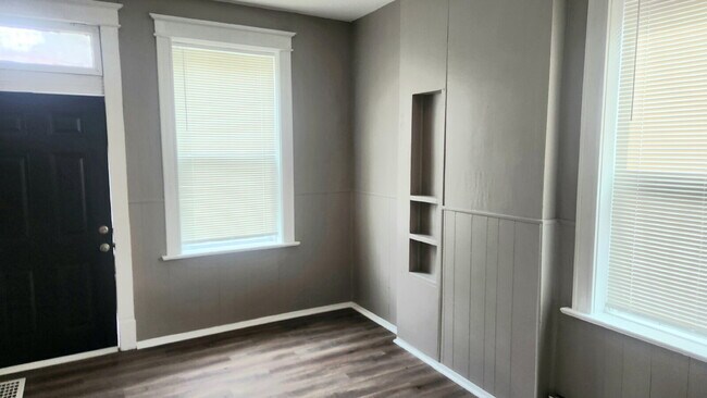 Building Photo - Delightful 1-Bedroom Retreat in Lively St. Louis District – Alberta Street