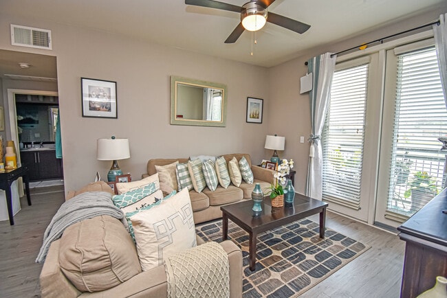 Building Photo - Villas of Vanston Park