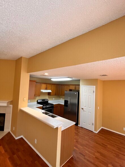 Kitchen - 8106 Hawick Dr