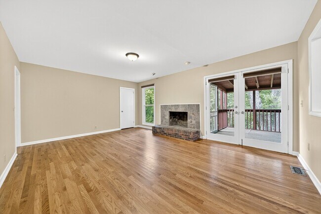 Building Photo - 121 Caldwell Dr