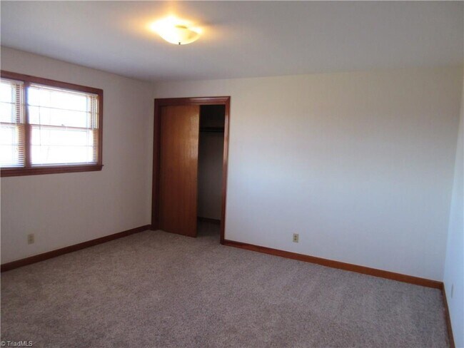 Building Photo - 2 Bed, 2 Bath Home for Rent in Advance