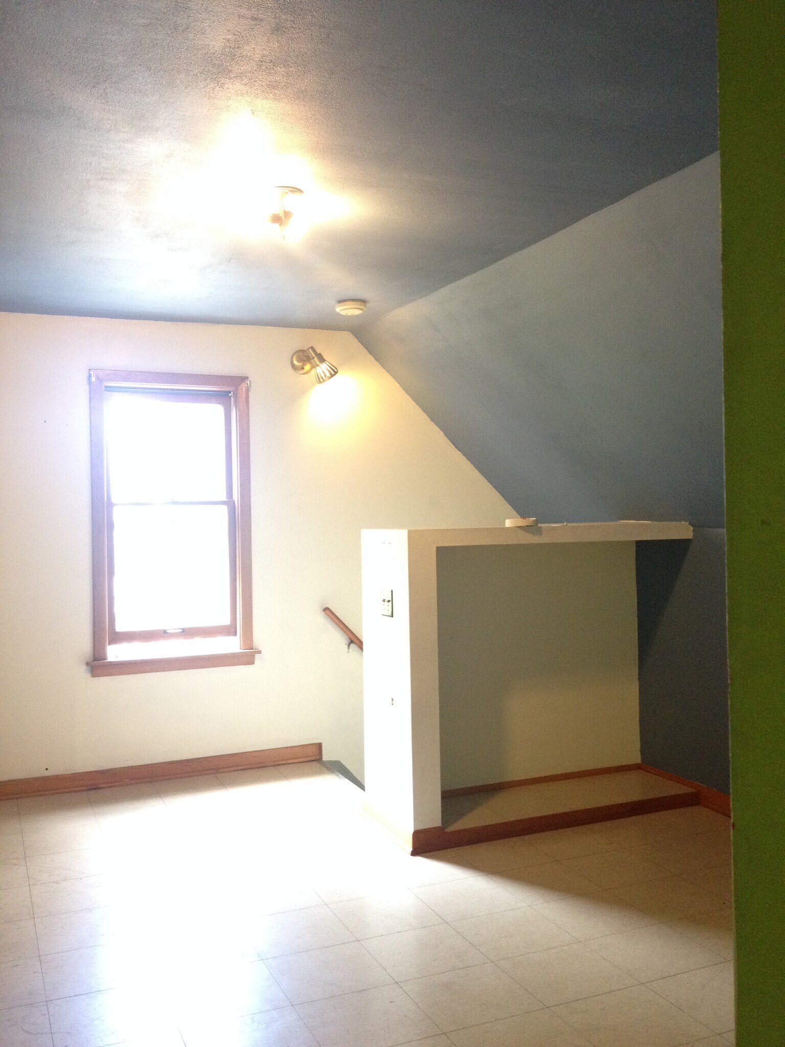 Building Photo - 2421 S Howell Ave