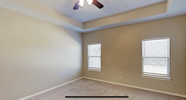 Building Photo - Gorgeous 4 bed, 3 bath