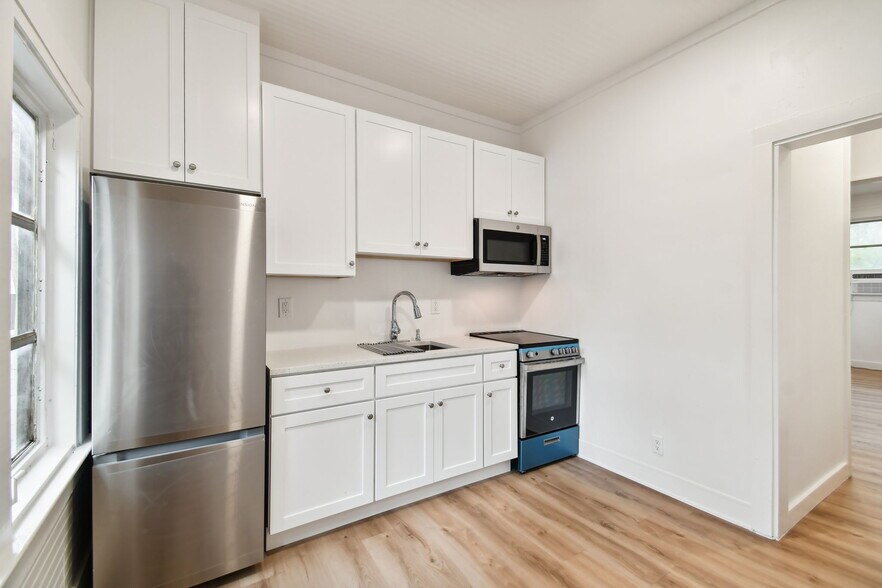 Building Photo - 215 S Howard Ave