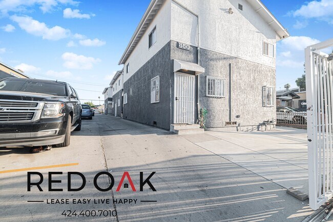 Building Photo - 850 W 83rd St