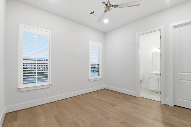 Building Photo - 1236 W 21st St