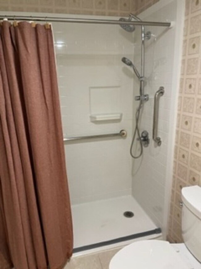 Building Photo - Beautiful 3 Bedroom Oakmont Home Rental fo...