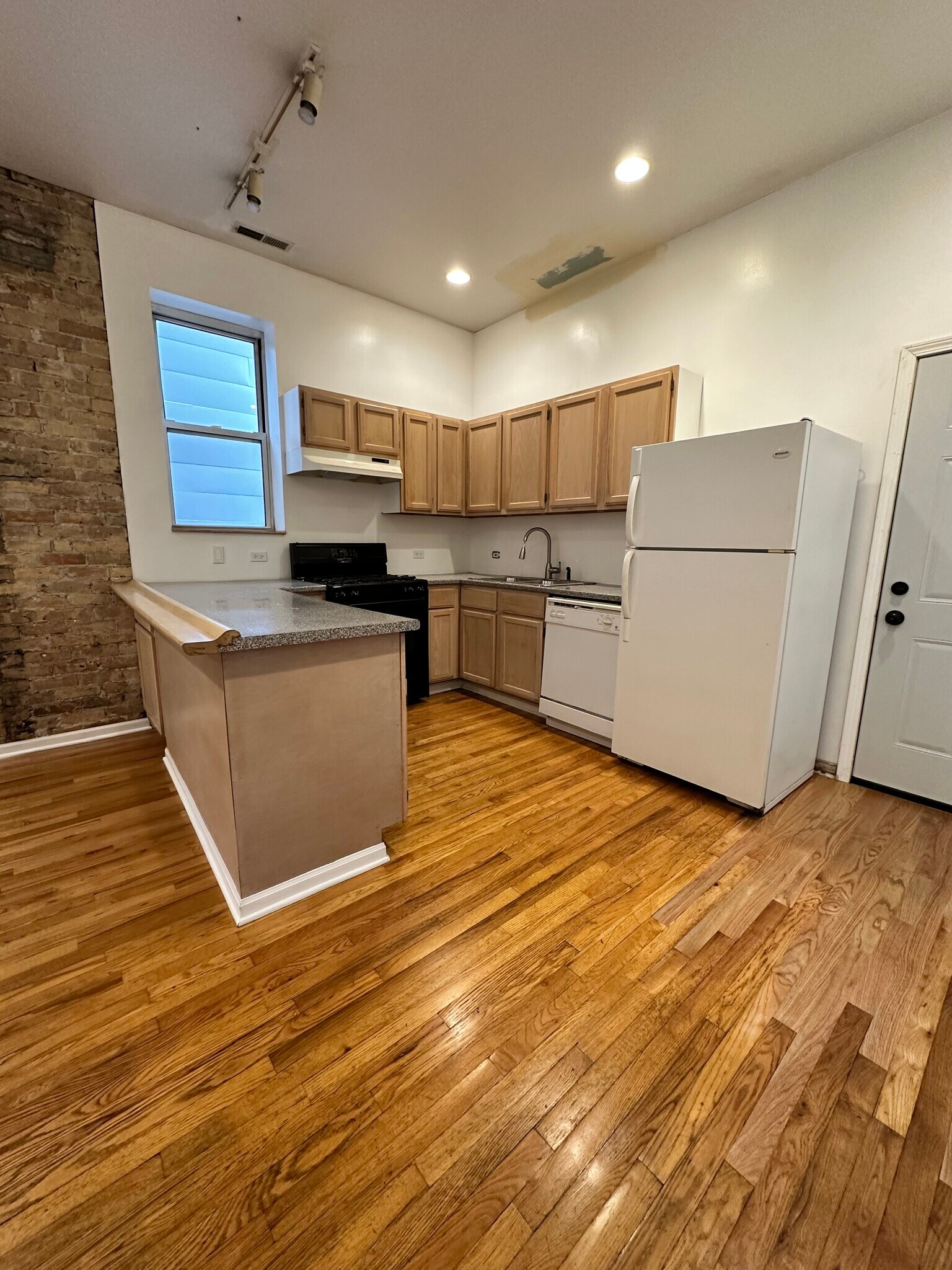 Building Photo - 1102 N Ashland Ave