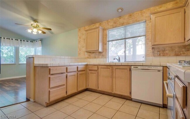 Building Photo - 8164 Sedona Sunset Dr